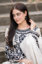 Agha Noor - 3pcs Dhanak Embroidered With Dhanak Emb Shawl - 843 - Image 4