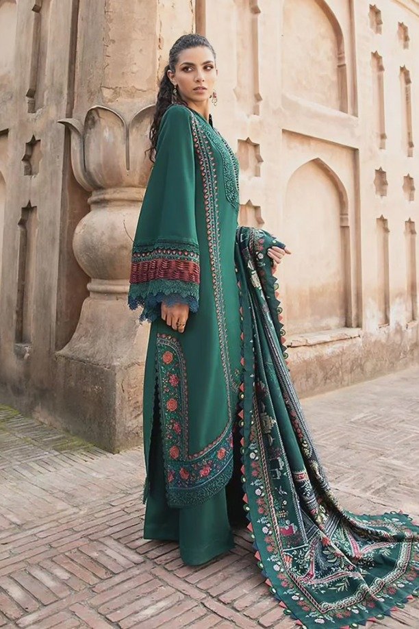 httpsdivinjaipur.comproductsdastaan-e-neelum-a-royal-chronicle-woven-in-midnight-and-gold-suit (3) (7)