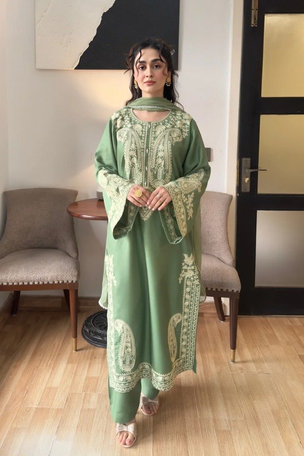 httpsdivinjaipur.comproductsdastaan-e-neelum-a-royal-chronicle-woven-in-midnight-and-gold-suit (36) (9)