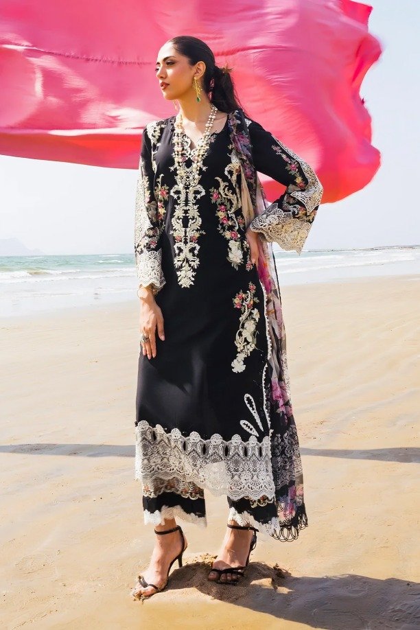 httpsdivinjaipur.comproductsdastaan-e-neelum-a-royal-chronicle-woven-in-midnight-and-gold-suit (43) (4)