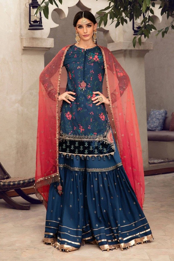 httpsdivinjaipur.comproductsdastaan-e-neelum-a-royal-chronicle-woven-in-midnight-and-gold-suit (44) (13)