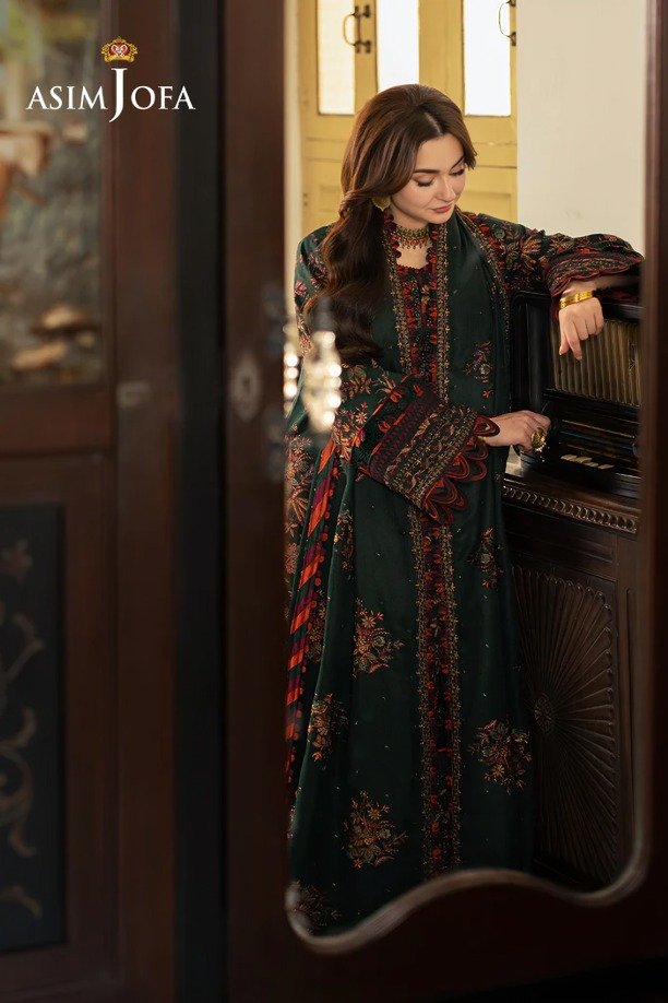 httpsdivinjaipur.comproductsdastaan-e-neelum-a-royal-chronicle-woven-in-midnight-and-gold-suit (47) (3)