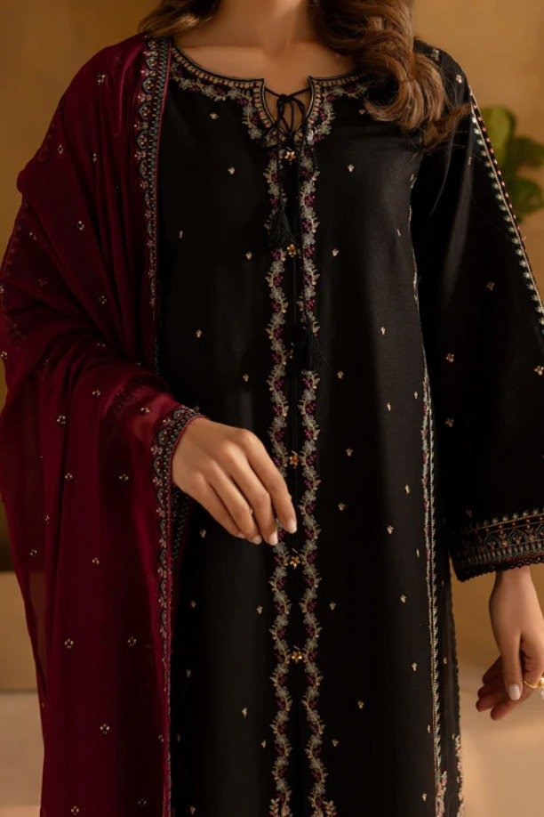 httpsdivinjaipur.comproductsdastaan-e-neelum-a-royal-chronicle-woven-in-midnight-and-gold-suit (48) (1)